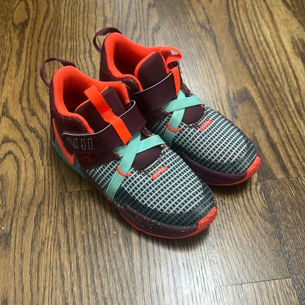 Nike LeBron Witness kids basketball shoes.